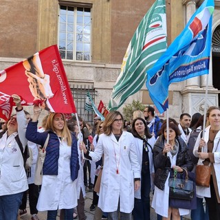 Sciopero delle farmacie private: "Contratto subito per salario e diritti"