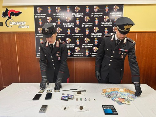 Corte Lambruschini, arrestati  due giovani con ovuli e panetti di hashish