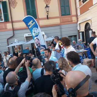 Il leader della Lega Matteo Salvini visita Loano: la diretta