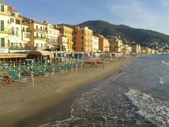 Legambiente, in Liguria il 70% delle spiagge occupato da stabilimenti balneari Legambiente, in Liguria il 70% delle spiagge occupato da stabilimenti balneari