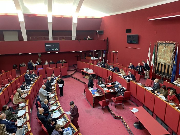 Clima teso in Consiglio Comunale, Bianchi (FdI): “Il presidente Villa avvalla insulti e minacce e Salis se ne frega”