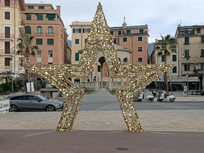 Rapallo tra tradizione e magia del Natale: La stella, il mortaletto e la caravella luminose
