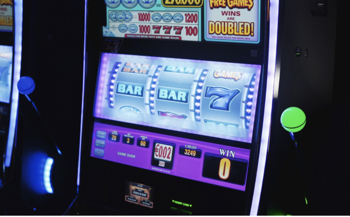 Spaccio di stupefacenti in una sala giochi di via Bobbio, licenza sospesa per dieci giorni