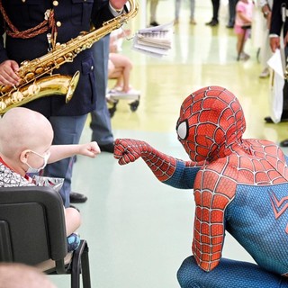 Spiderman contro la sofferenza dei bimbi, Mattia Villardita: &quot;Nella mia infanzia tante operazioni, ero paziente del Gaslini. Adesso la mia vittoria è il sorriso dei più piccoli&quot;