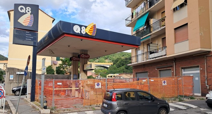 Ex distributore Q8 di via Borzoli, verso la bonifica: i lavori partiranno dal 2026