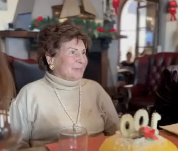 Festa per i 100 anni di Silvia Carrara, la moglie di Guido Rossa, l'operaio dell'Italsider ucciso dalle Brigate Rosse Festa per i 100 anni di Silvia Carrara, la moglie di Guido Rossa, l'operaio dell'Italsider ucciso dalle Brigate Rosse