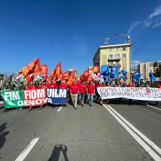Sciopero metalmeccanici, in corso il corteo a Genova (Foto e video)