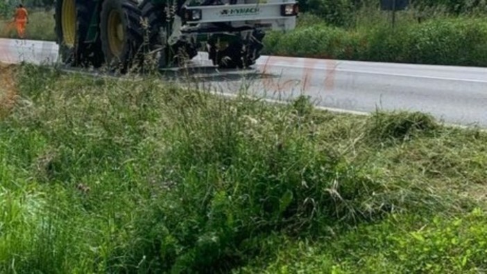 Recco, partito lo sfalcio delle strade carrabili Recco, partito lo sfalcio delle strade carrabili