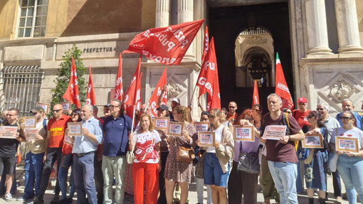 Sciopero della cultura, a Genova presidio davanti alla Prefettura: “Organici dimezzati e lavoro povero”