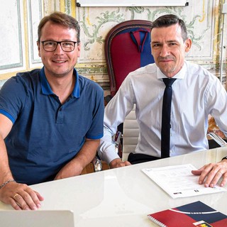 Il general manager Johannes Spors  (a sinistra) e il nuovo ds Marco Ottolini (a destra). Foto dal profilo Facebook ufficiale del Genoa CFC