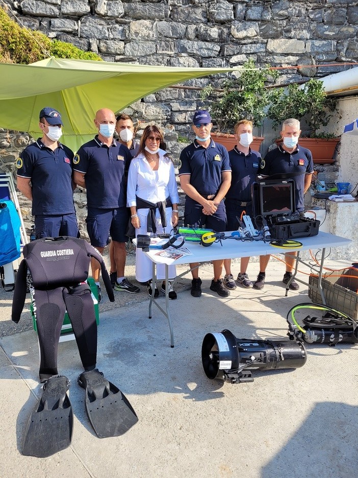 Sub per un giorno. I bambini del Gaslini diventano sommozzatori della Guardia Costiera