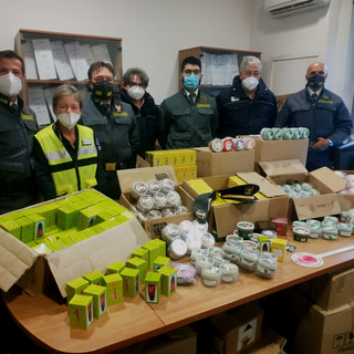 Cosmetici illegali, ADM e Guardia di Finanza sequestrano prodotti in arrivo dal Marocco