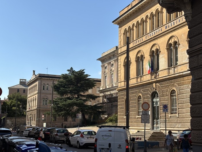 Sampierdarena, la lotta per il commercio: tra burocrazia, degrado e mancanza di parcheggi Sampierdarena, la lotta per il commercio: tra burocrazia, degrado e mancanza di parcheggi