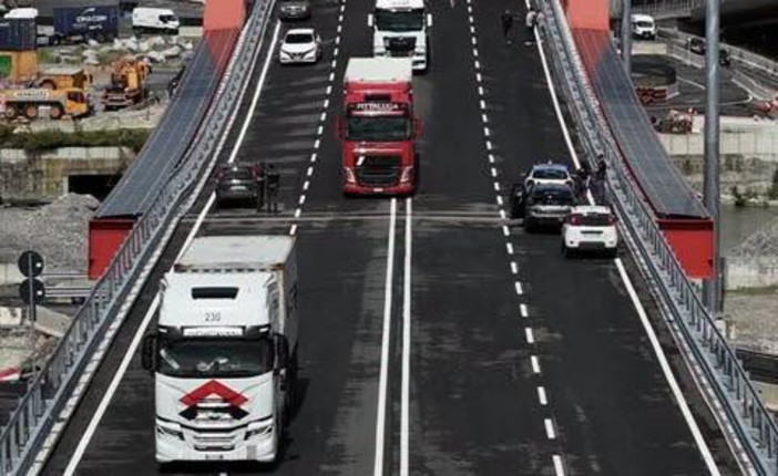 Nuova area di sosta per i tir nel porto di Genova, servirà al posto degli spazi agli Erzelli