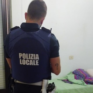 Begato, nuovo sgombero della polizia locale in via Cechov, otto persone denunciate (FOTO)