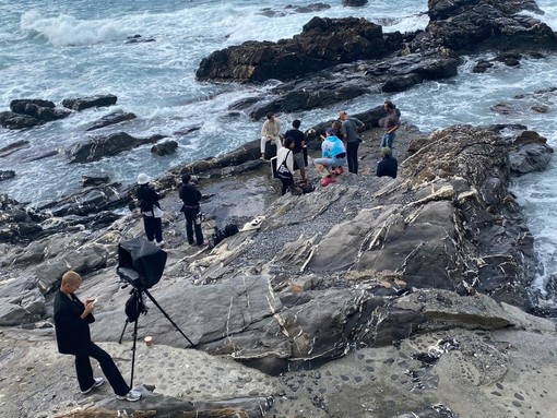 Recco, la scogliera di Mulinetti fa da sfondo a un fashion video