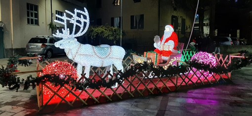 Natale: la città si accende con le installazioni luminose nelle delegazioni Natale: la città si accende con le installazioni luminose nelle delegazioni