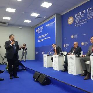 Toti al forum di San Pietroburgo: "In Russia per agire su fronti strategici, sanzioni hanno causato danni enormi, vanno superate"