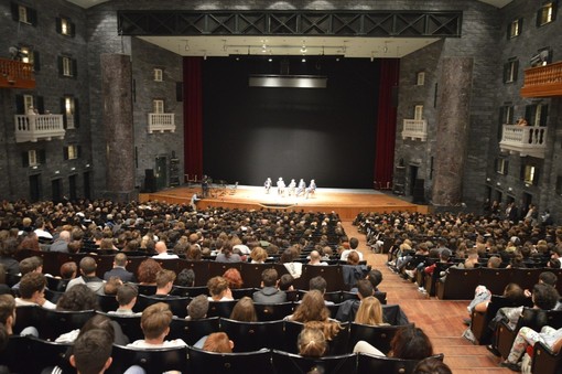 Musica sinfonica e corale per il concerto di Natale del Carlo Felice Musica sinfonica e corale per il concerto di Natale del Carlo Felice