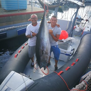 Tonno record da 130 chili pescato a largo di Genova