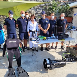 Sub per un giorno. I bambini del Gaslini diventano sommozzatori della Guardia Costiera