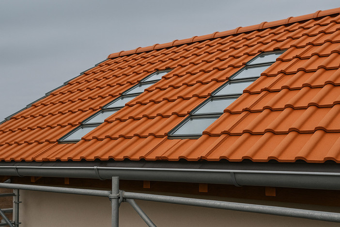 Sempre più utilizzate nelle ristrutturazioni, le tegole marsigliesi in vetro uniscono estetica e funzionalità Sempre più utilizzate nelle ristrutturazioni, le tegole marsigliesi in vetro uniscono estetica e funzionalità