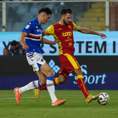 Uno scatto della gara d'andata tra blucerchiati e giallorossi Uno scatto della gara d'andata tra blucerchiati e giallorossi