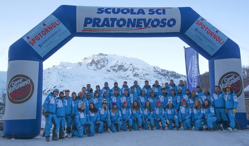 Alla scuola sci Prato Nevoso lo staff è tutto vaccinato: "Lo dobbiamo ai clienti e a noi stessi dopo due anni duri" Alla scuola sci Prato Nevoso lo staff è tutto vaccinato: "Lo dobbiamo ai clienti e a noi stessi dopo due anni duri"