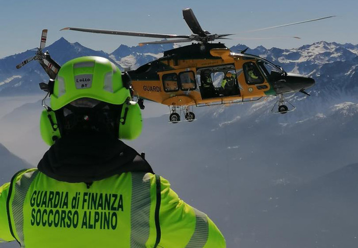 Guardia di finanza, nuove regole per i soccorsi: chi provoca l’emergenza può pagarne i costi