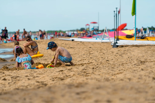 Ferragosto, le due facce dell'Italia: 17 milioni in viaggio per 18,5 miliardi, ma quasi 9 milioni rinunciano alle vacanze Ferragosto, le due facce dell'Italia: 17 milioni in viaggio per 18,5 miliardi, ma quasi 9 milioni rinunciano alle vacanze