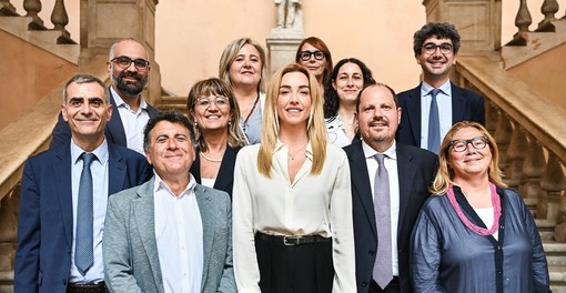 Giunta Salis, ma quanto mi costi? L'opposizione attacca: "Cinque milioni di euro al giorno"