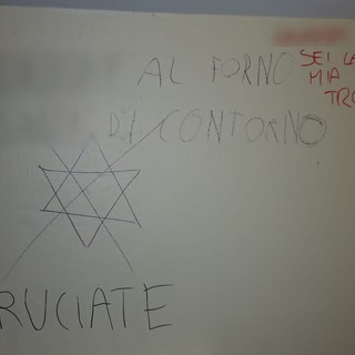 Svastiche e scritte antisemite al liceo Cassini. Rete Studenti: &quot;Atto vile e indecente&quot;