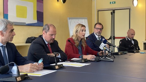 Nuove tariffe Amt, basta gratuità per metro e ascensori e aumenti degli abbonamenti annuali Nuove tariffe Amt, basta gratuità per metro e ascensori e aumenti degli abbonamenti annuali