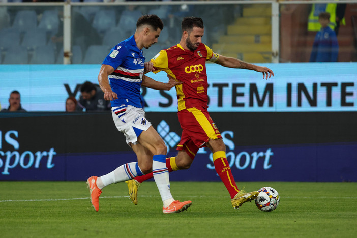 Uno scatto della gara d'andata tra blucerchiati e giallorossi Uno scatto della gara d'andata tra blucerchiati e giallorossi