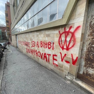 Scritte intimidatorie nelle scuole di Genova, i pedagogisti liguri: "La scuola è un luogo di futuro, e il futuro non si cancella con una scritta"
