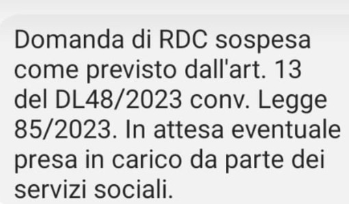 Stop al reddito di cittadinanza, l'avviso con un sms: il caso in consiglio comunale