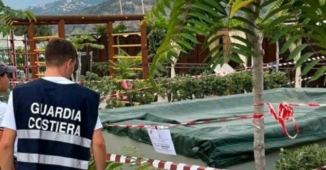 Bimba morta dopo esser stata risucchiata in piscina, aperta un’indagine per omicidio colposo: disposta l’autopsia Bimba morta dopo esser stata risucchiata in piscina, aperta un’indagine per omicidio colposo: disposta l’autopsia