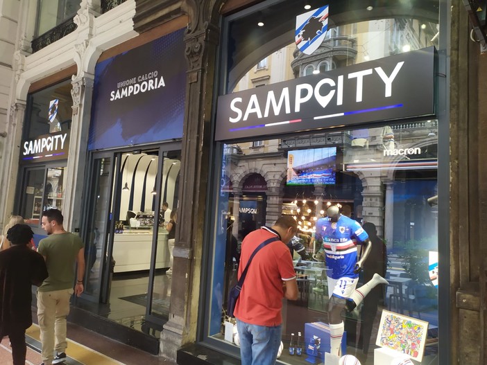 Furto al Samp City, ladri rubano dalla cassa, ma risparmiano i cimeli