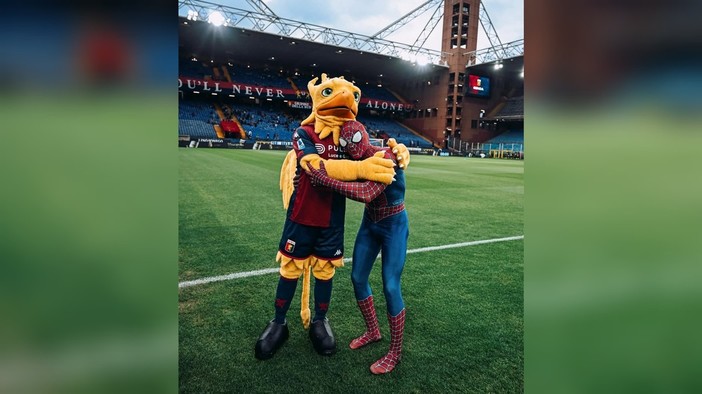Spiderman Villardita si prende il "Ferraris" e condivide coi genoani il suo messaggio di solidarietà