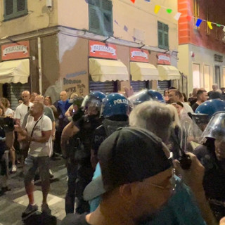Sestri Ponente, Bucci: "Non c'è giustificazione per ogni atto di violenza: va sempre condannata" Sestri Ponente, Bucci: "Non c'è giustificazione per ogni atto di violenza: va sempre condannata"