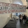 All'Albergo dei Poveri gli studenti montano le tende e annunciano presidio a oltranza All'Albergo dei Poveri gli studenti montano le tende e annunciano presidio a oltranza