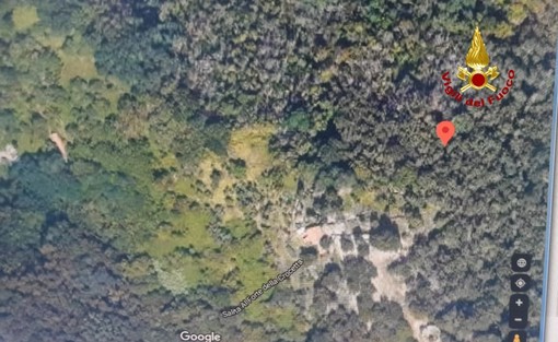 Cade in un sentiero sopra via Mansueto: intervento dei Vigili del fuoco