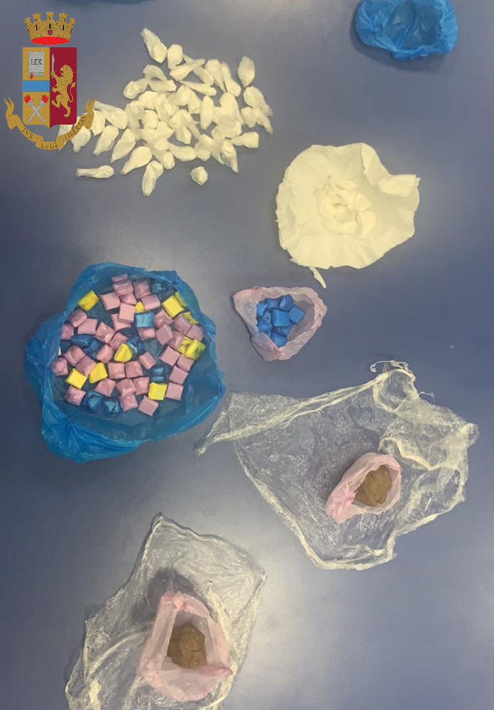 Spaccio di eroina e cocaina nei vicoli: arrestato un pusher del centro storico