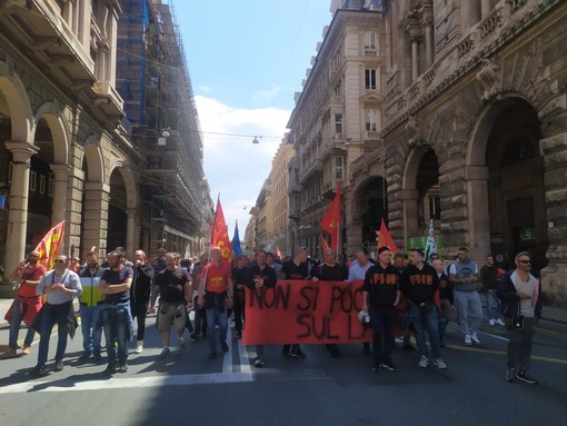 Ex Ilva, l'operaio sospeso: "Lavoro qui da 18 anni, mai avuto contestazioni, non ricevo lo stipendio da undici giorni"