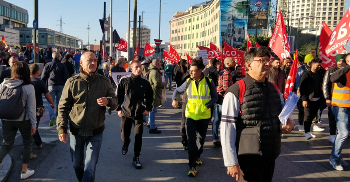Sciopero e presidio dei lavoratori del Gruppo Unipol giovedì 4 novembre: concentramento a Genova in via 5 dicembre