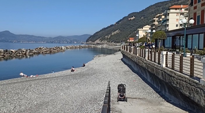 Chiavari, proseguono i lavori per la prima cella della difesa a mare. Toti: "Fine cantiere a maggio" Chiavari, proseguono i lavori per la prima cella della difesa a mare. Toti: "Fine cantiere a maggio"