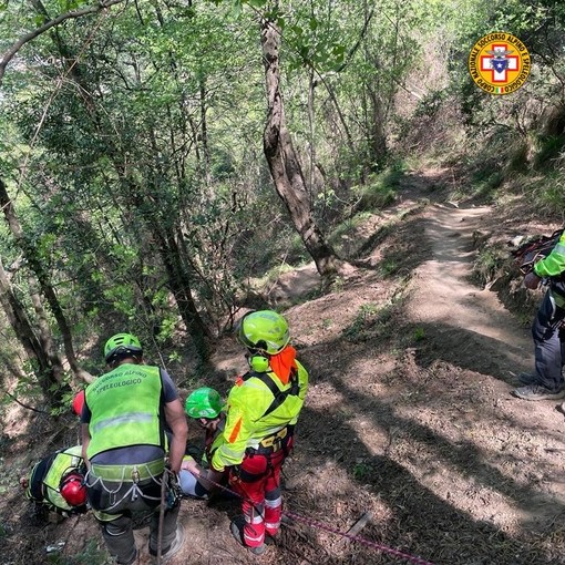 Scivola durante un'escursione sul monte Portofino, 70enne al San Martino