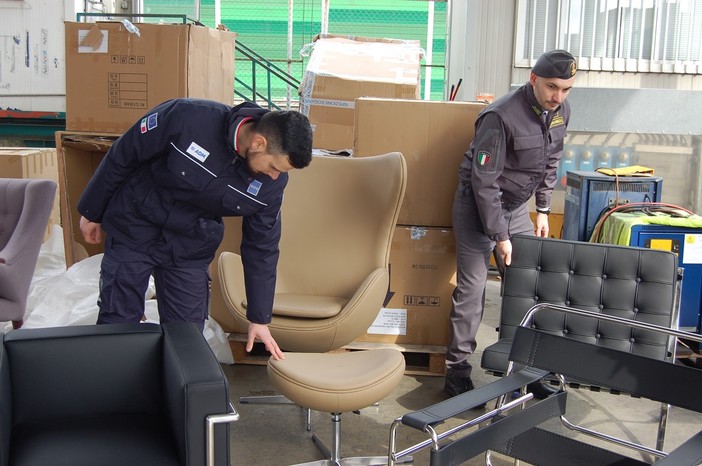 Liguria: Dogane e Finanza sequestrano 1600 oggetti di design contraffatti (VIDEO)