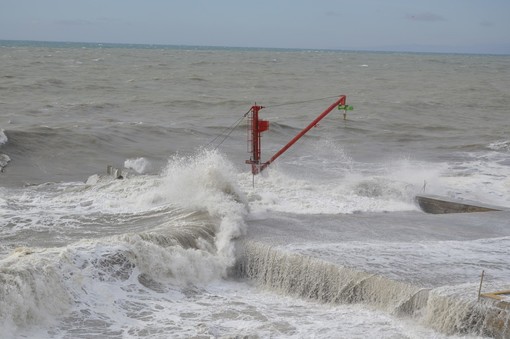 Allerta meteo per mareggiate su tutta la Regione, e da domani arrivano anche venti di burrasca