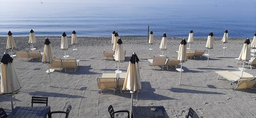 Concessioni balneari, per il Governo spunta l'ipotesi 2024. "Ma solo per contenziosi o difficoltà oggettive legate ai bandi"